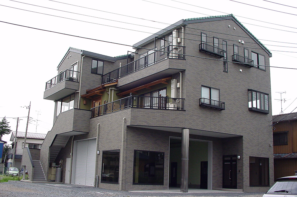 蓮田市　鉄骨造３階建て　ベランダ菜園のある和風二世帯住宅